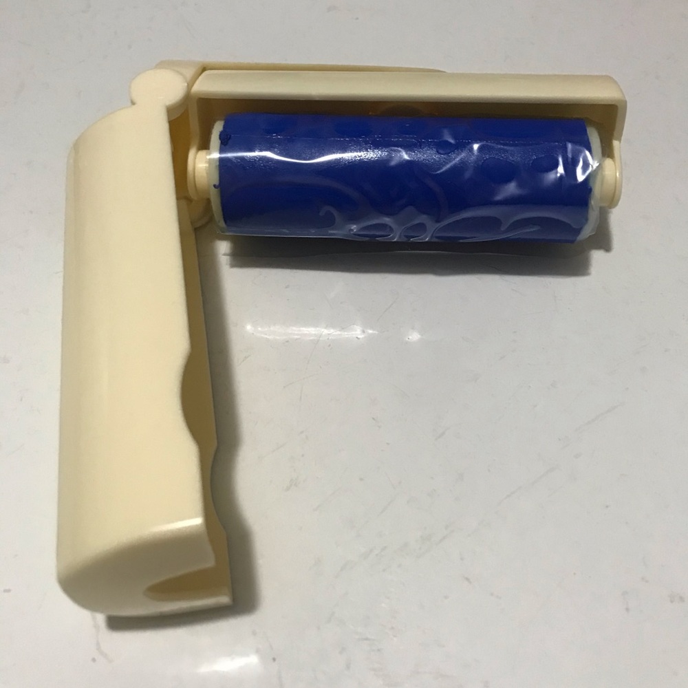 Portable lint Roller